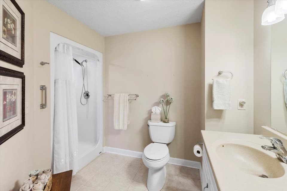 2280 Lake Vista Drive, photo 36 of 40