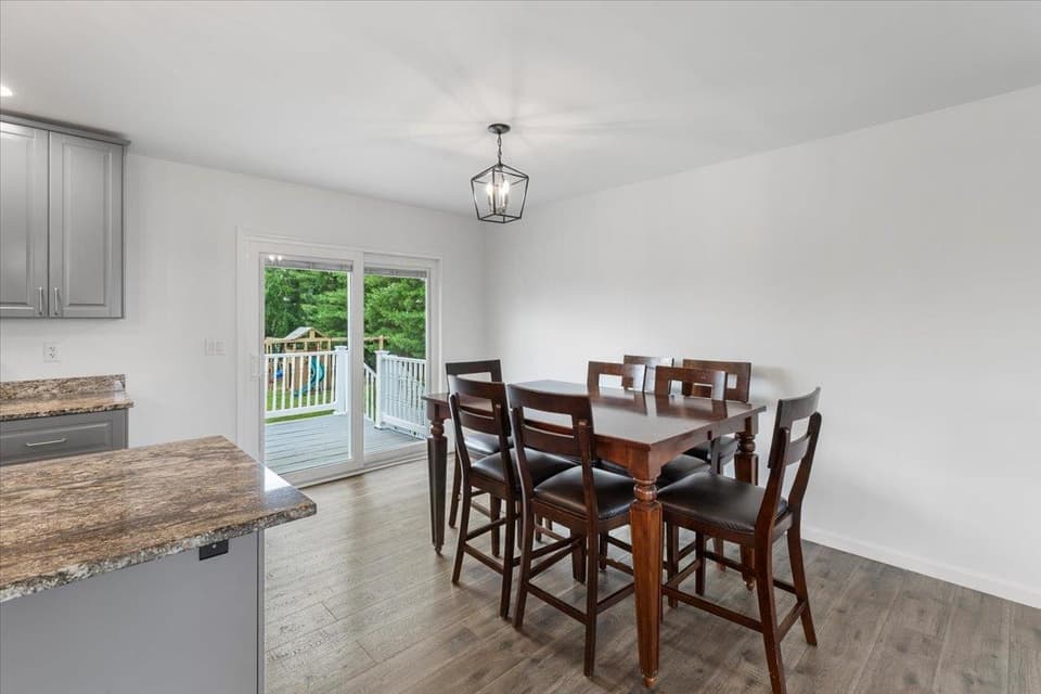 120 SE Howery Street, photo 13 of 40