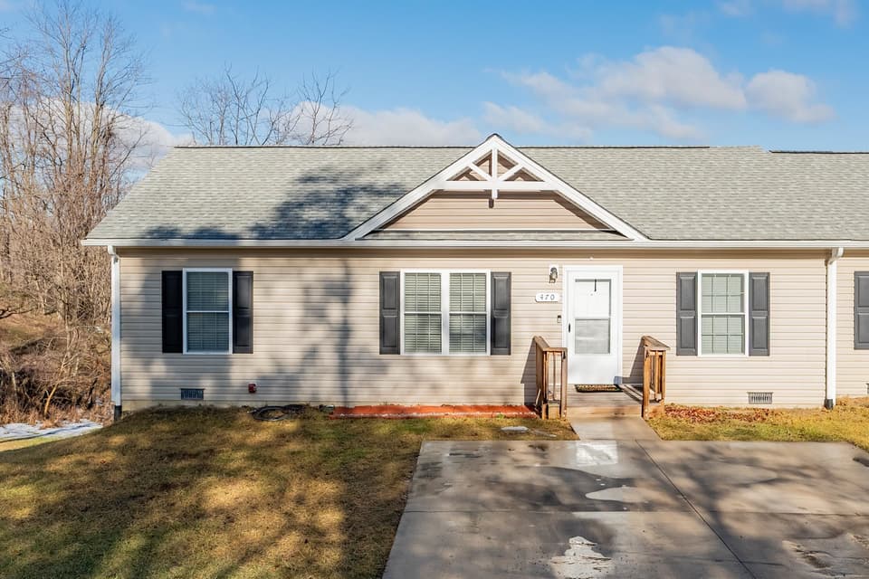 470 Depot Street NE, photo 5 of 40