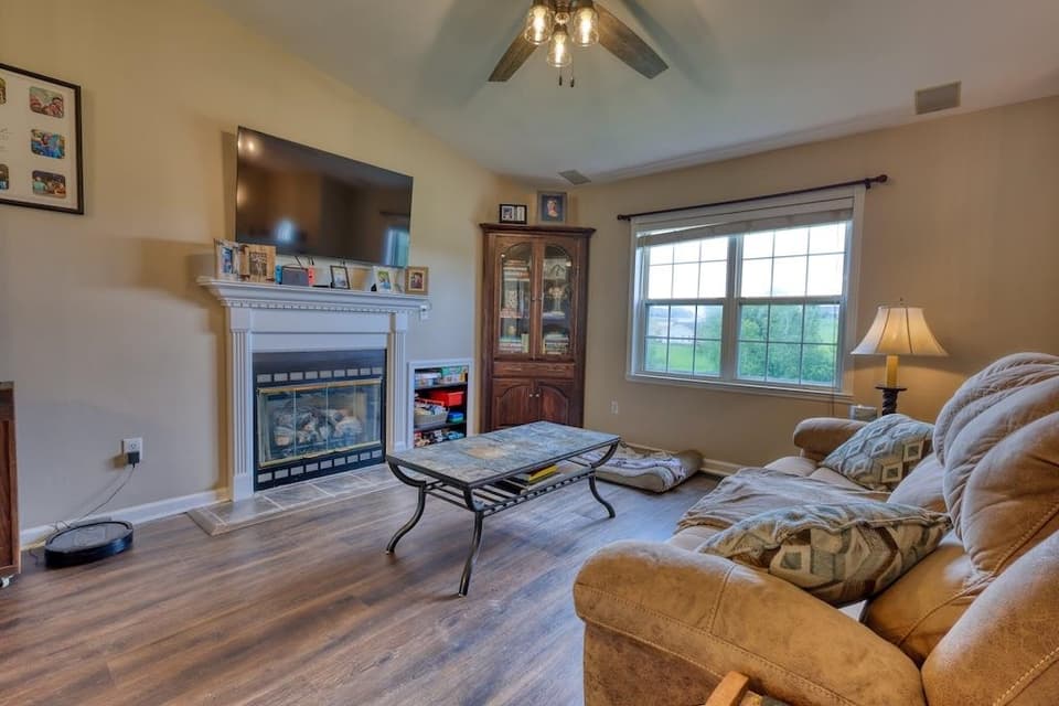 1460 West View Drive, photo 6 of 28