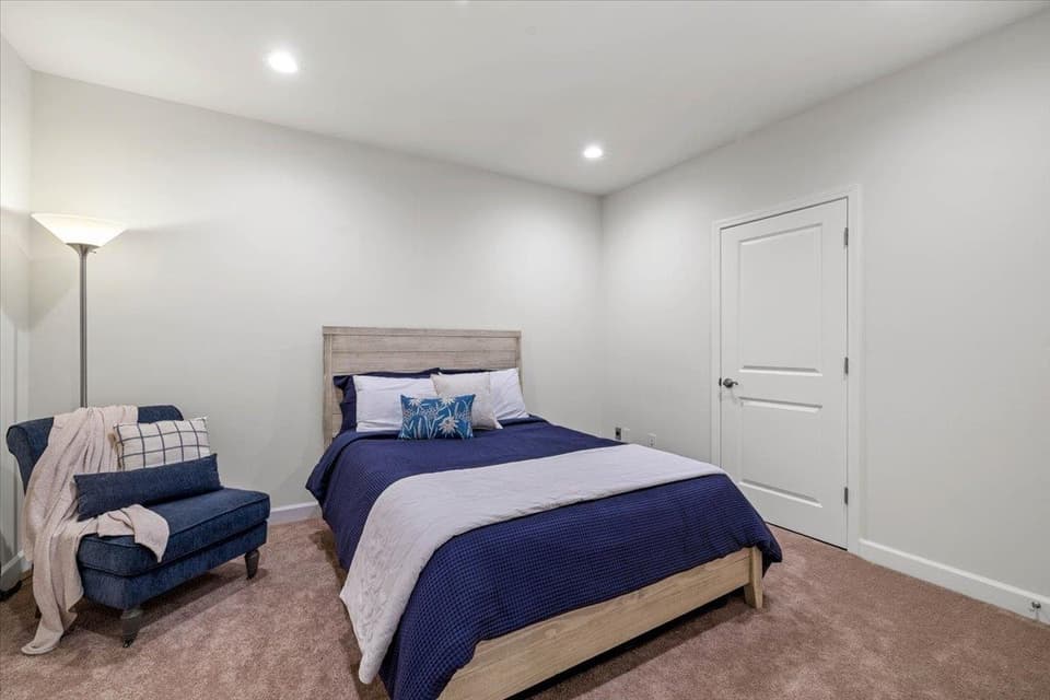 870 Jefferson Circle, photo 21 of 40