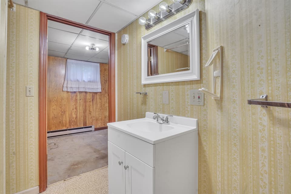 650 Betty Drive, photo 36 of 40