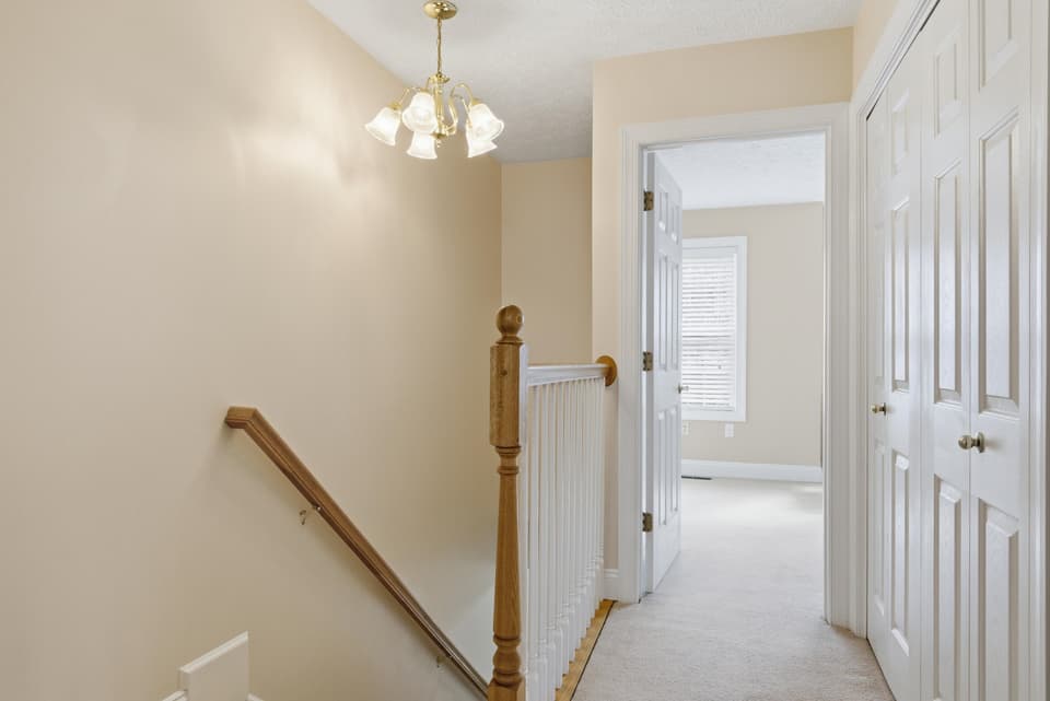 565 Oaktree Boulevard, photo 19 of 31