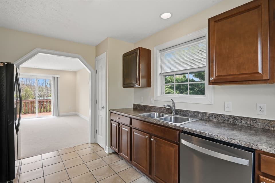 1410 Sherwood Drive, photo 18 of 40
