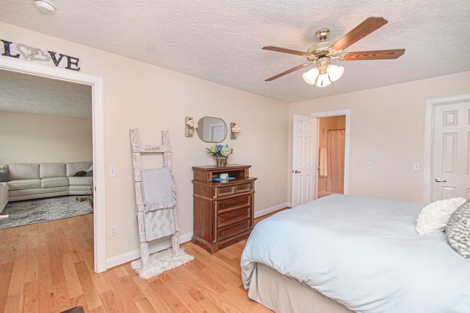 190 Robin Hood Drive, photo 22 of 40
