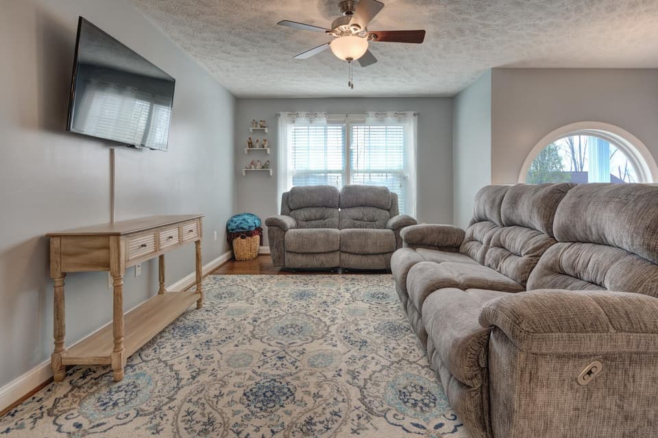 145 Robin Hood Drive, photo 7 of 37
