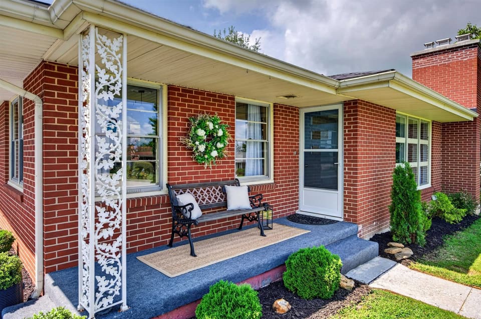 107 Roseland Drive, photo 4 of 40