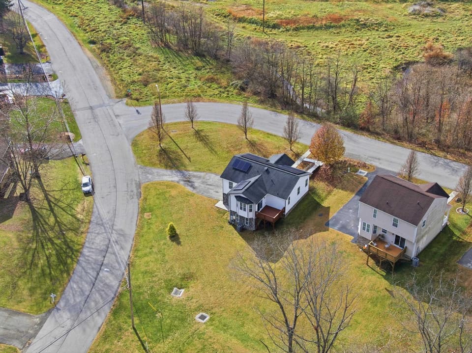 370 Robin Hood Drive, photo 13 of 40