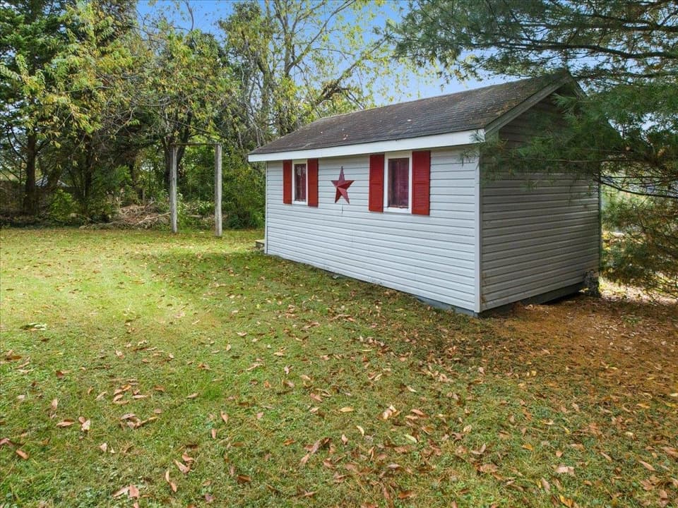 1363 Dow Street, photo 39 of 40
