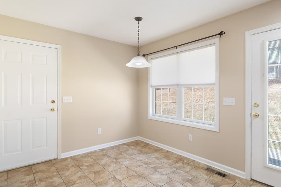 835 College Street, photo 12 of 33
