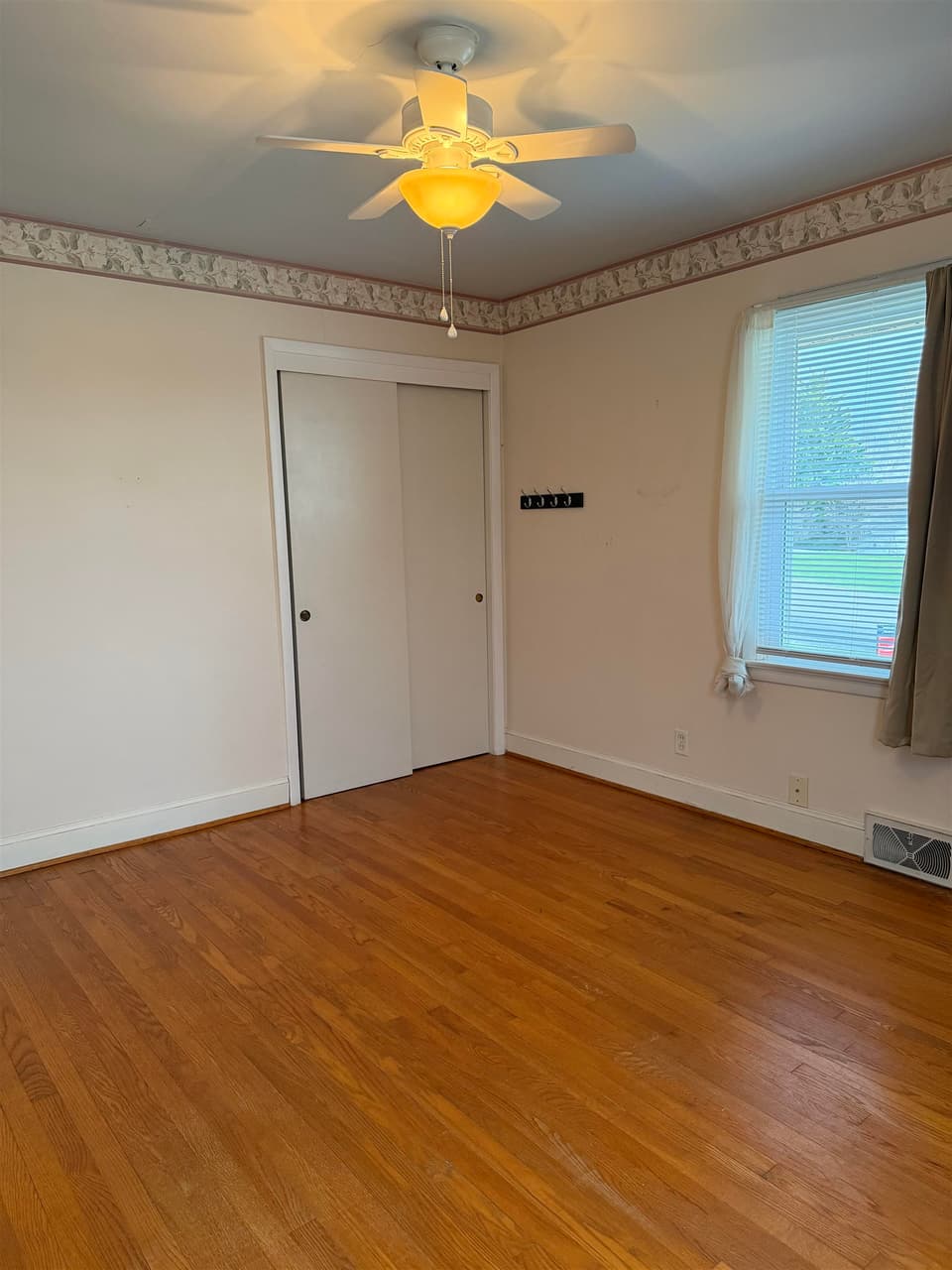 680 Mountainview Drive, photo 19 of 24