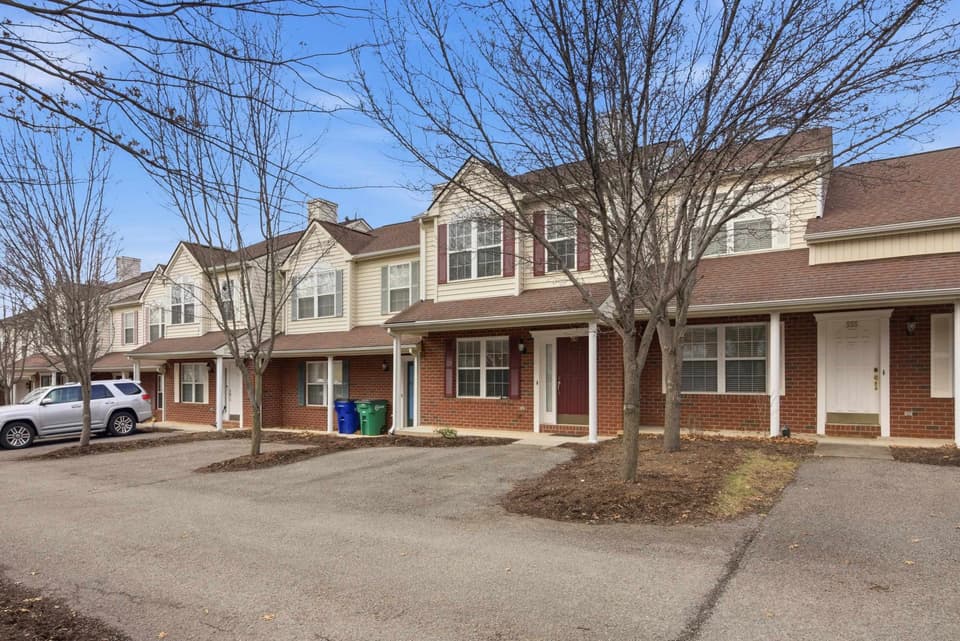 565 Oaktree Boulevard, photo 3 of 31