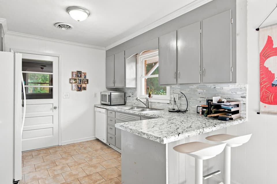 325 Cheverly Drive, photo 18 of 40