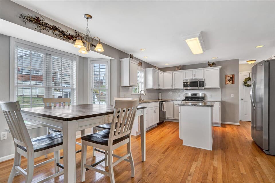 735 George Edward Via, photo 11 of 38