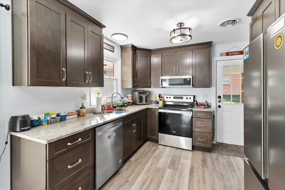 60 Overland Drive, photo 10 of 38