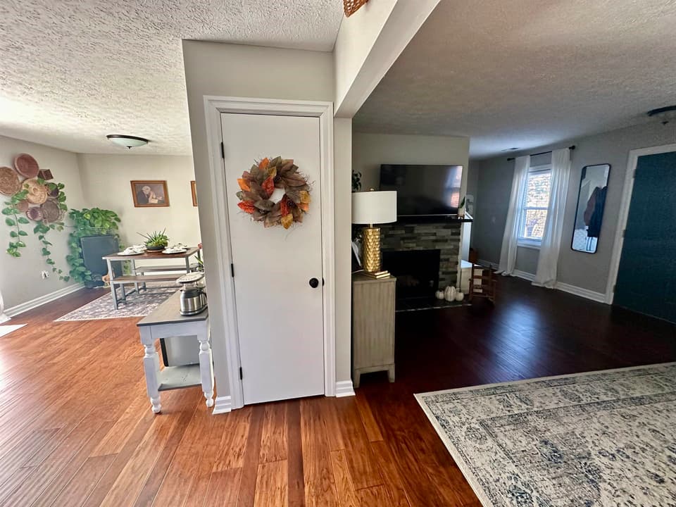 390 Warren Street, photo 11 of 40