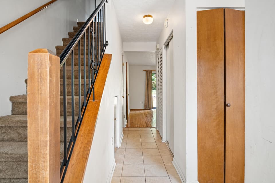 2596 Glade Drive SE, photo 5 of 24