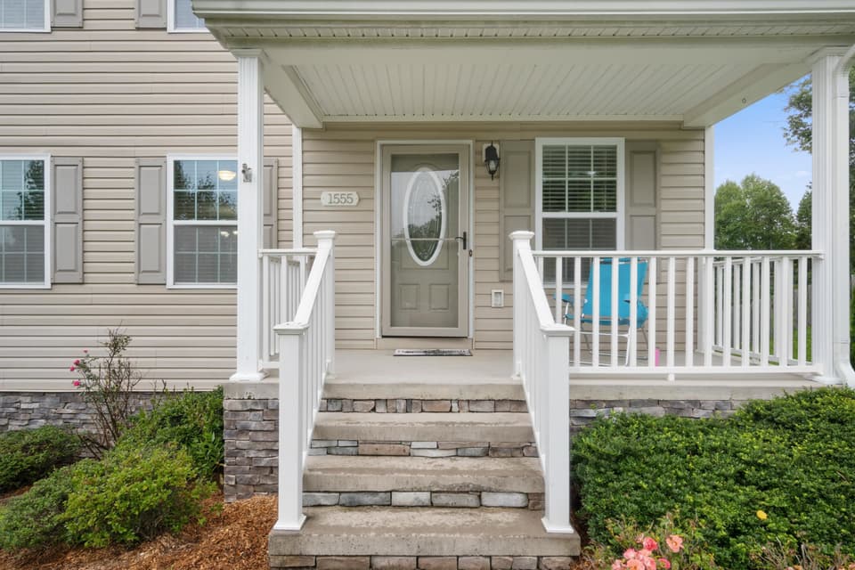 1555 Sherwood Drive, photo 4 of 40