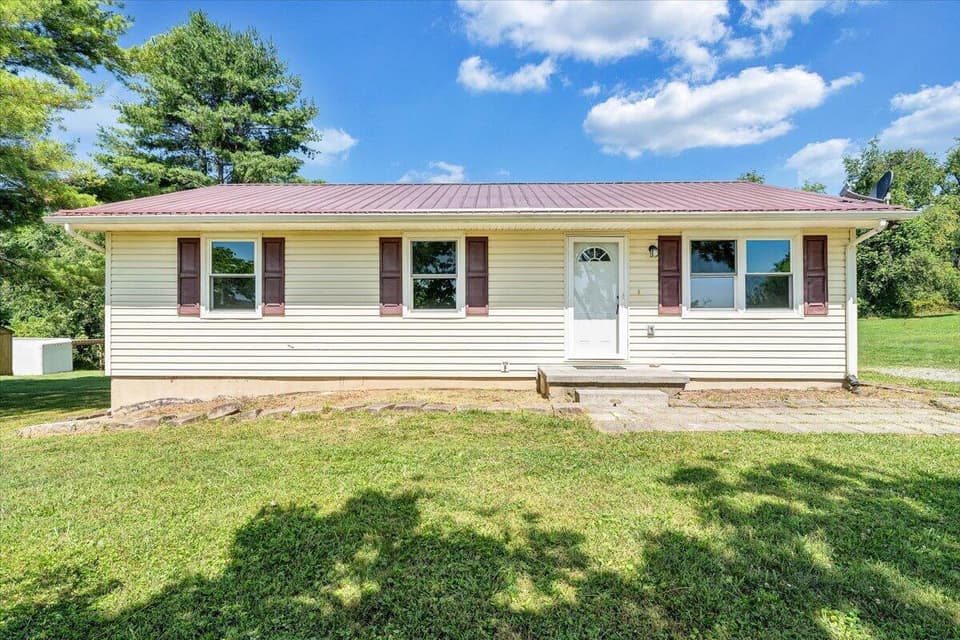 777 Switchback Rd, Christiansburg, VA