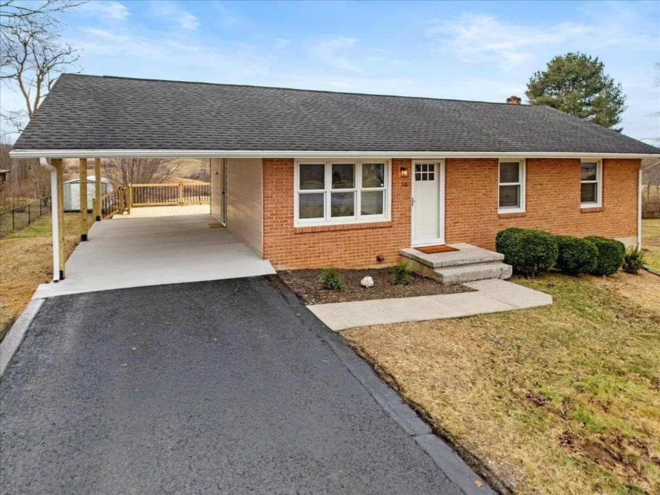 326 Rolling Hills Drive, photo 7 of 40