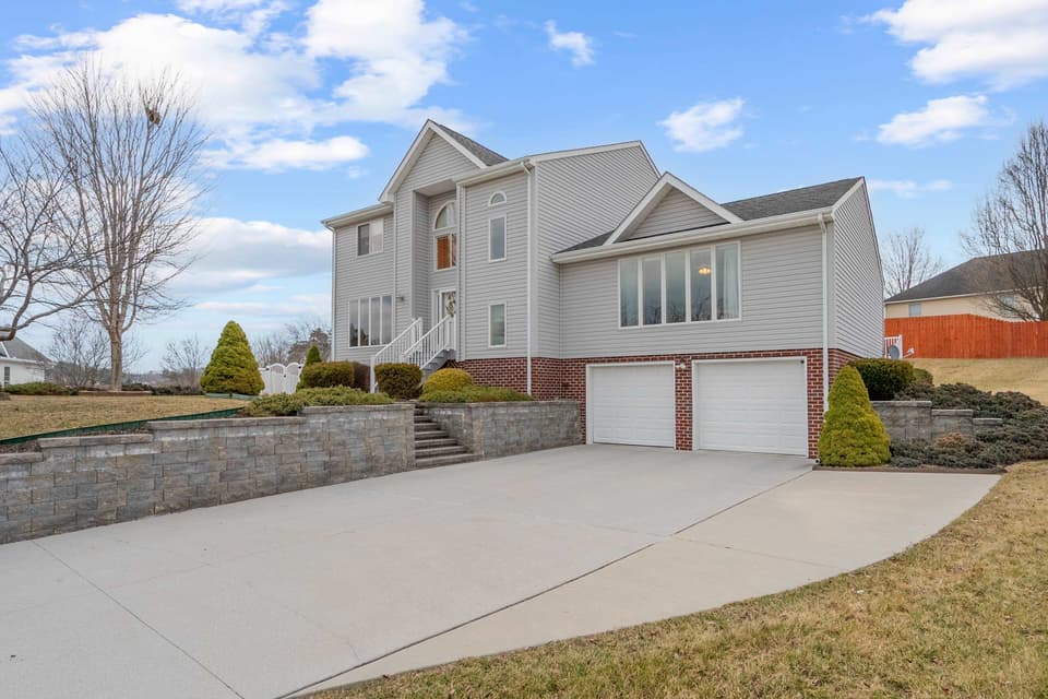160 Spring Buck Lane, photo 3 of 40
