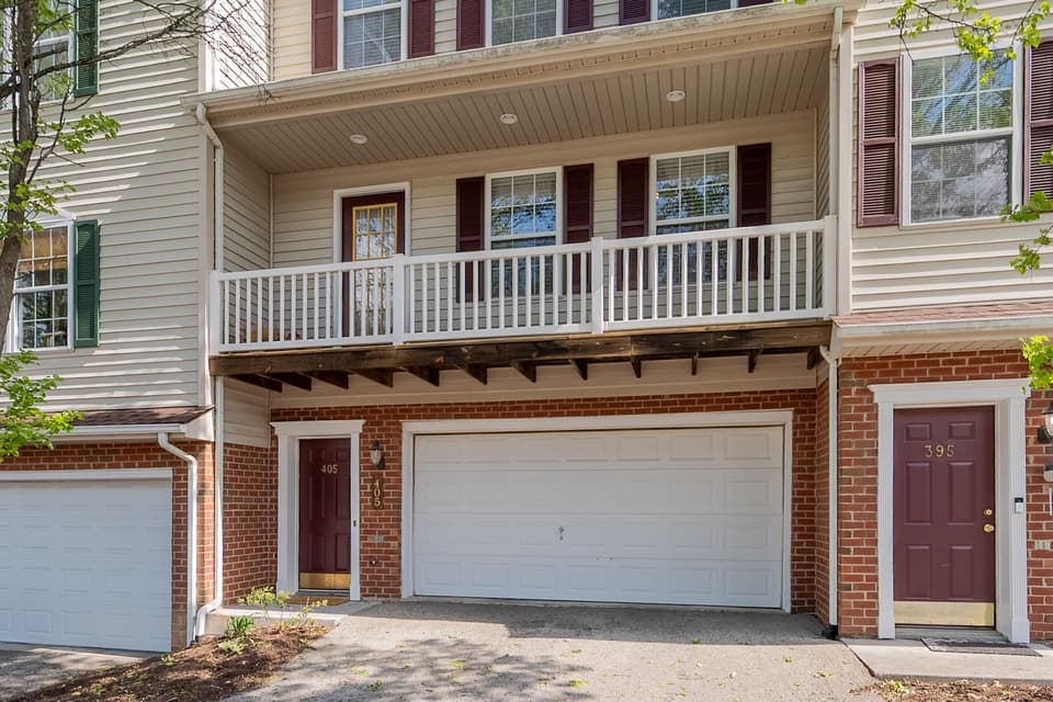 405 Silver Leaf Drive, photo 2 of 36