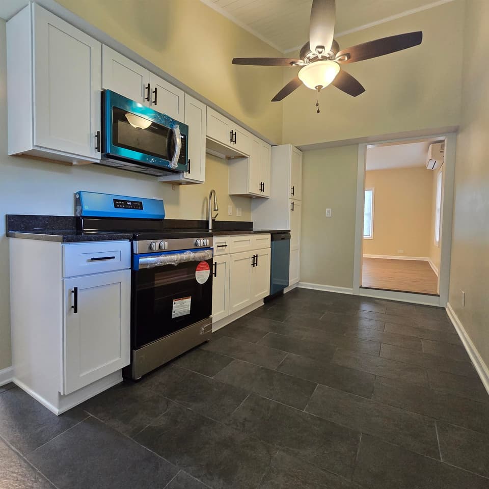 450 Wades Lane, photo 12 of 35