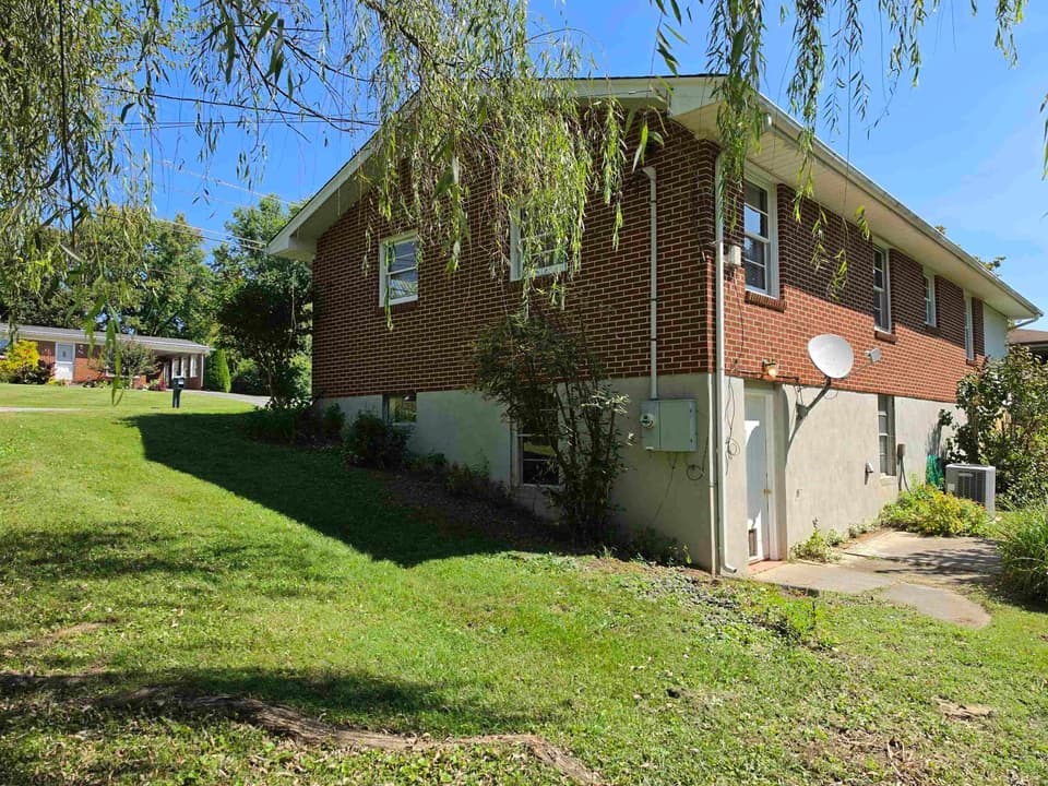 915 Church Street, photo 5 of 28
