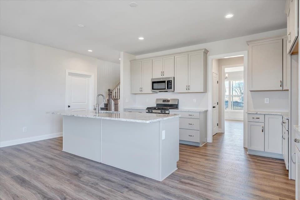 985 Round Meadow Drive, photo 18 of 40