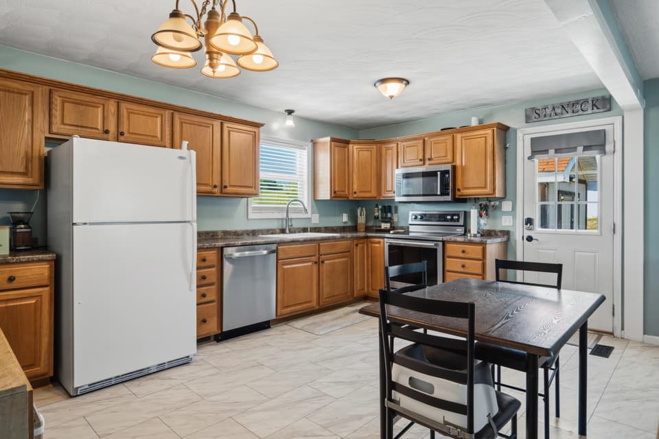 2301 Viewland Circle, photo 11 of 40