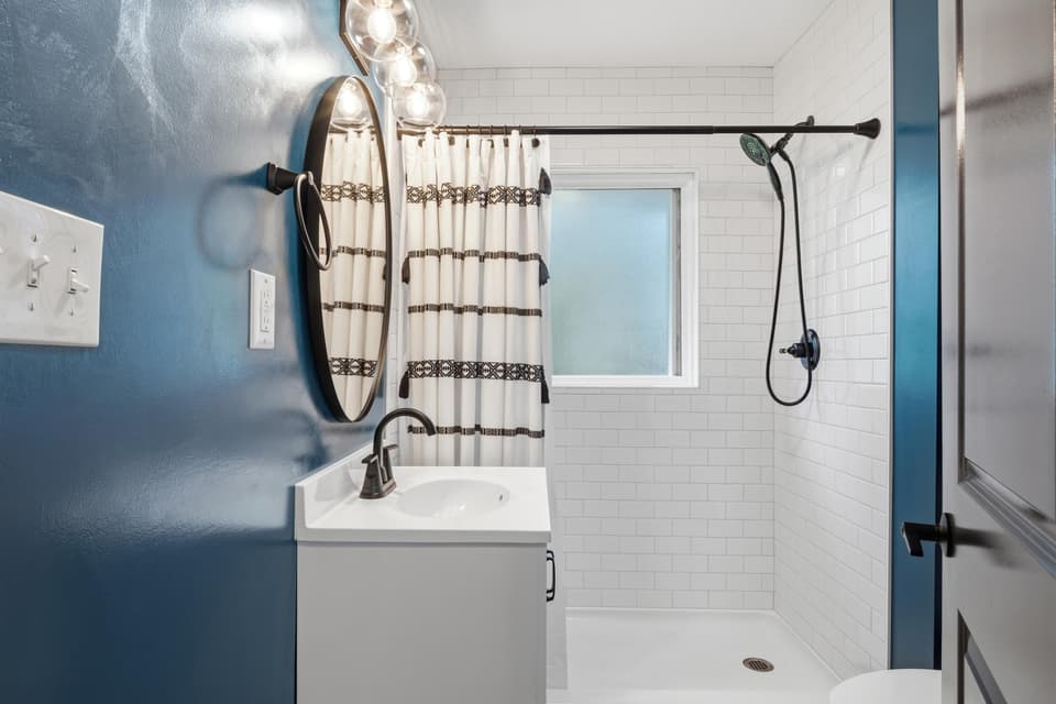 255 Fisher Street SE, photo 18 of 40
