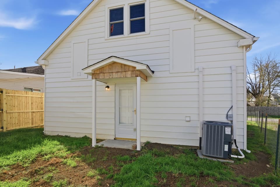 1050 Harless Street NE, photo 25 of 31