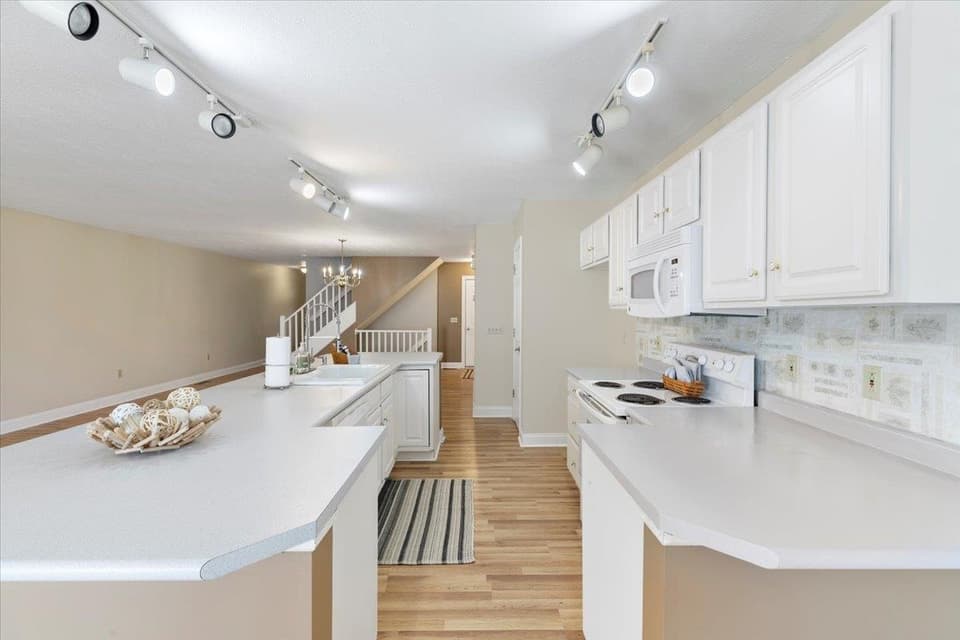 360 Gold Leaf Drive, photo 23 of 40