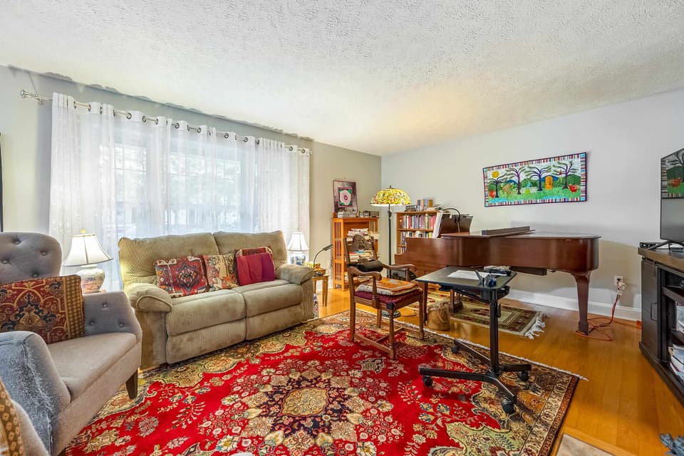 195 Tall Oak Boulevard, photo 9 of 40