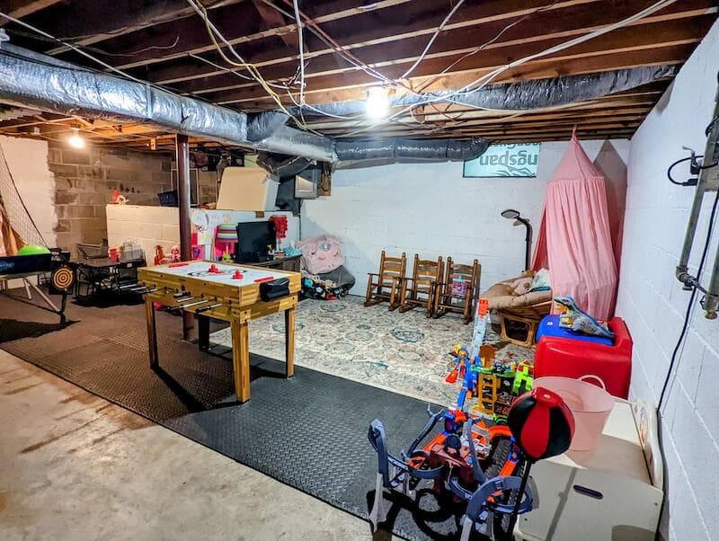 403 Lester Street, photo 16 of 38