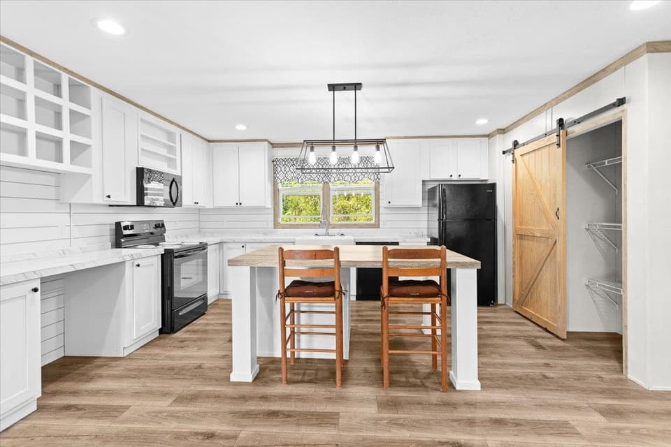970 Ridgeway Drive, photo 10 of 34