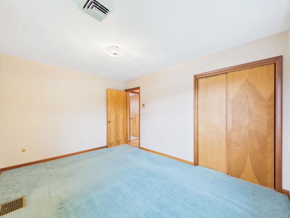 405 Maple Drive SE, photo 15 of 37