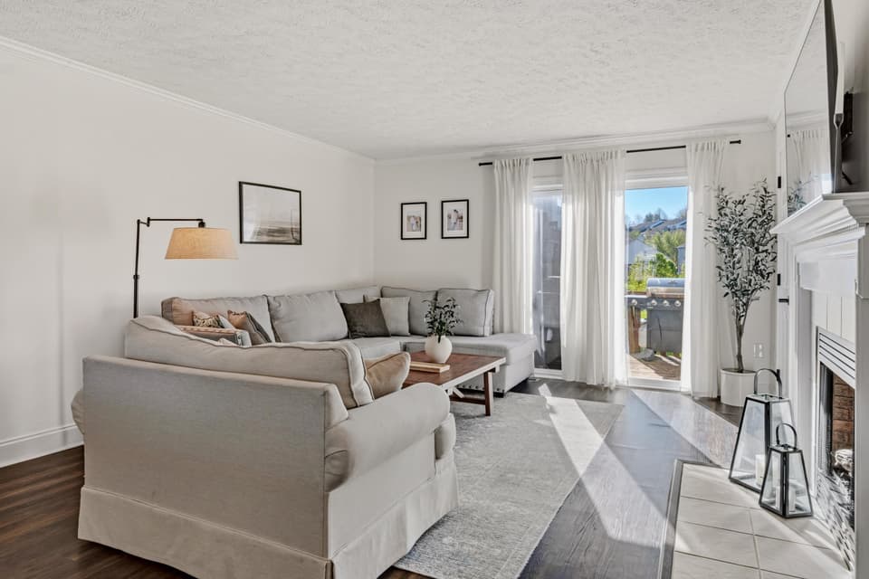 145 Blue Leaf Drive, photo 12 of 40