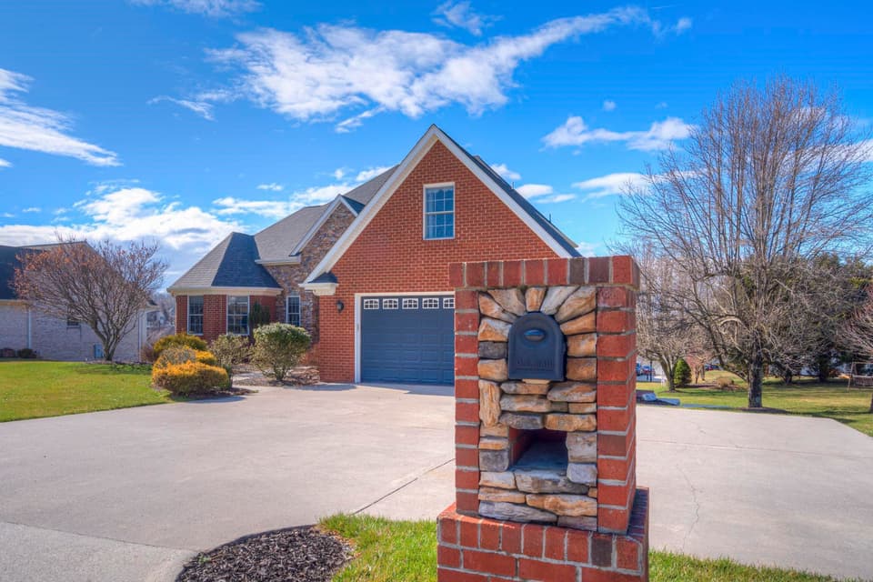 120 Cedar Bluff Drive, photo 5 of 40