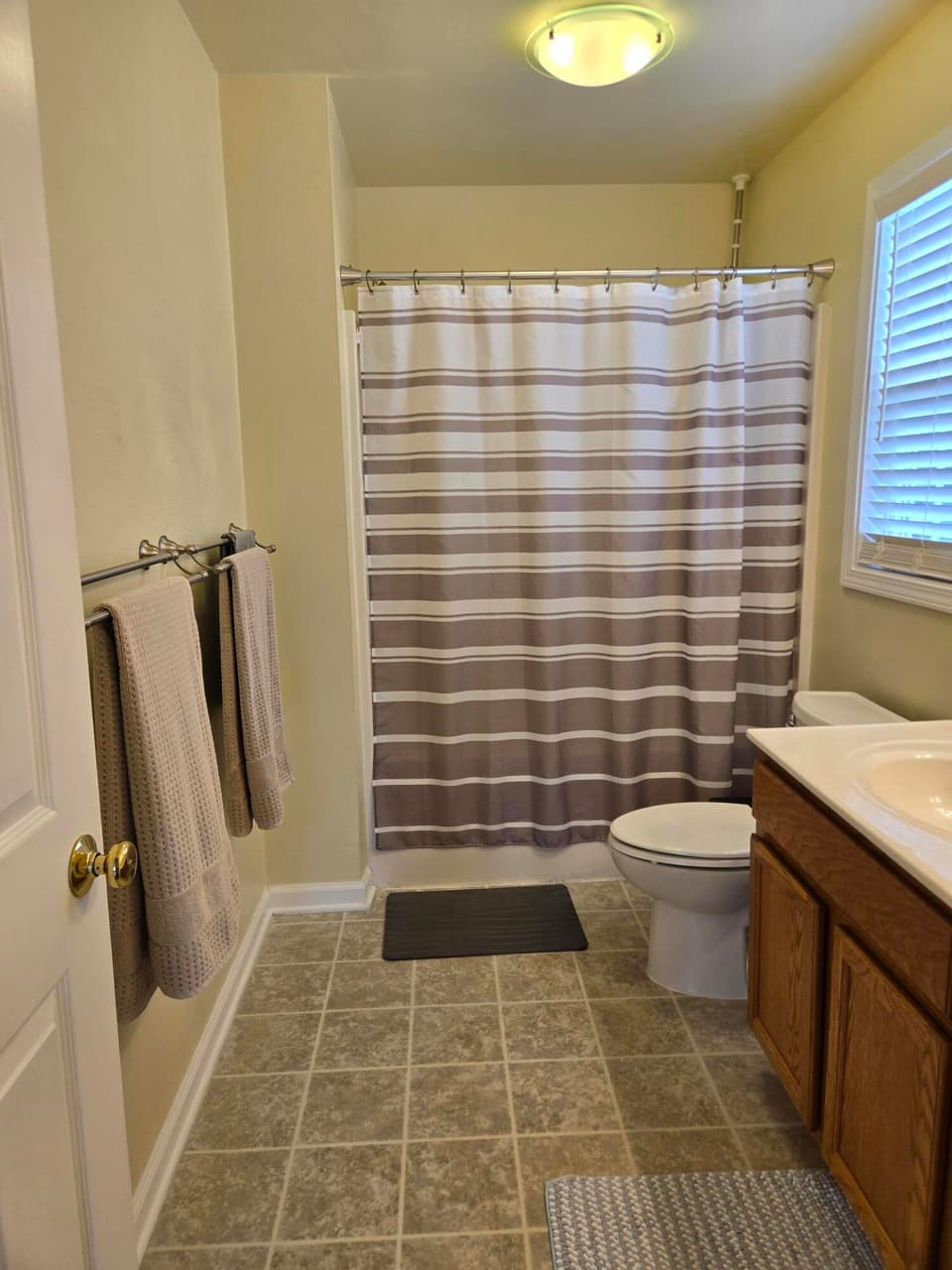 440 Windsor Dr, photo 17 of 33