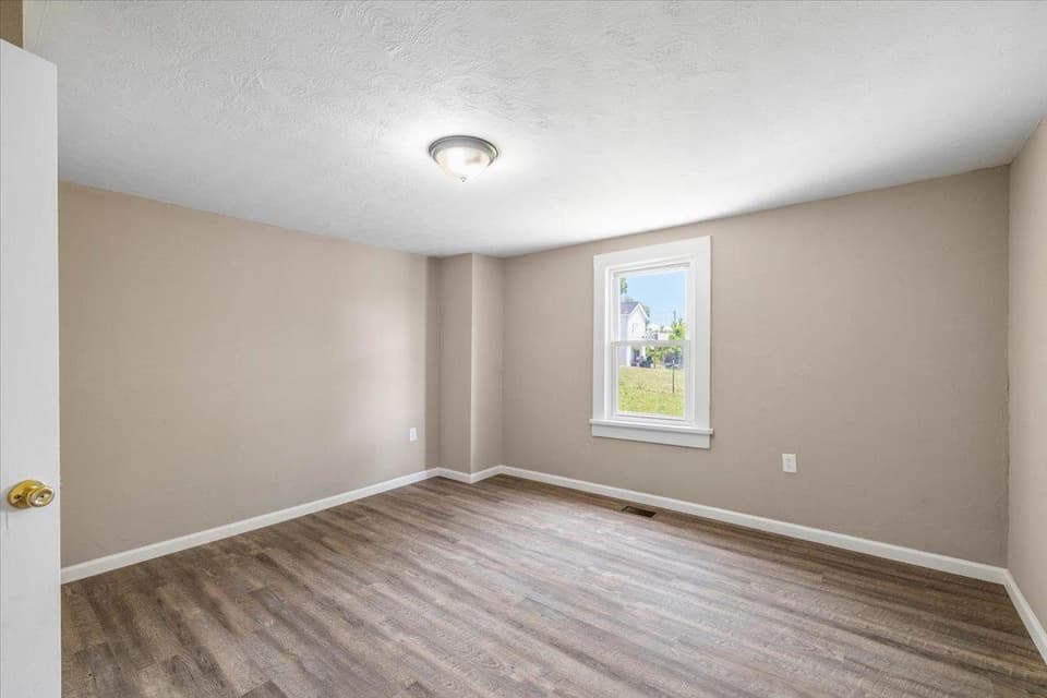 665 Liberty Street, photo 9 of 29
