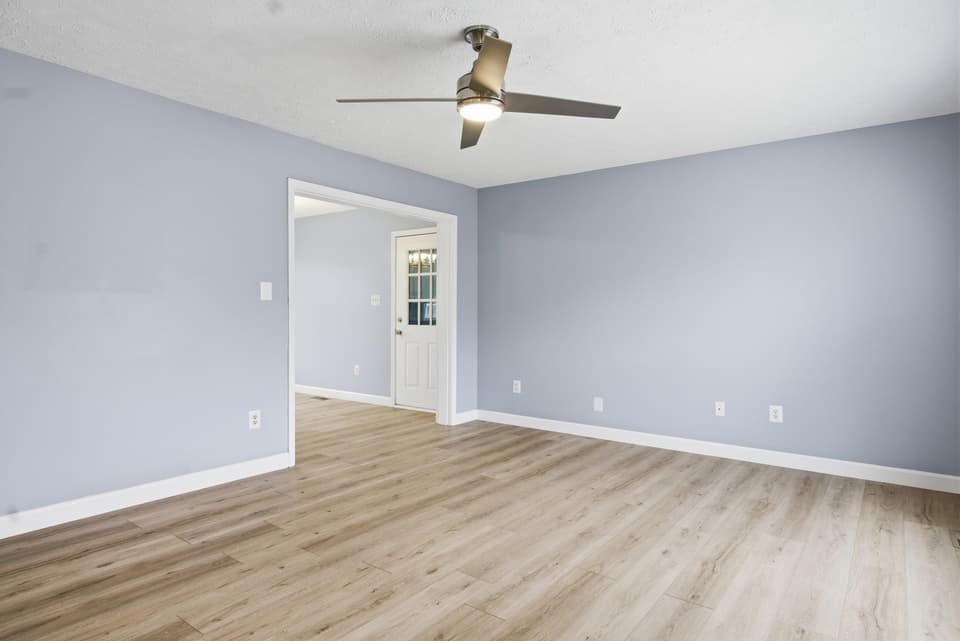 660 Warren Court, photo 7 of 29