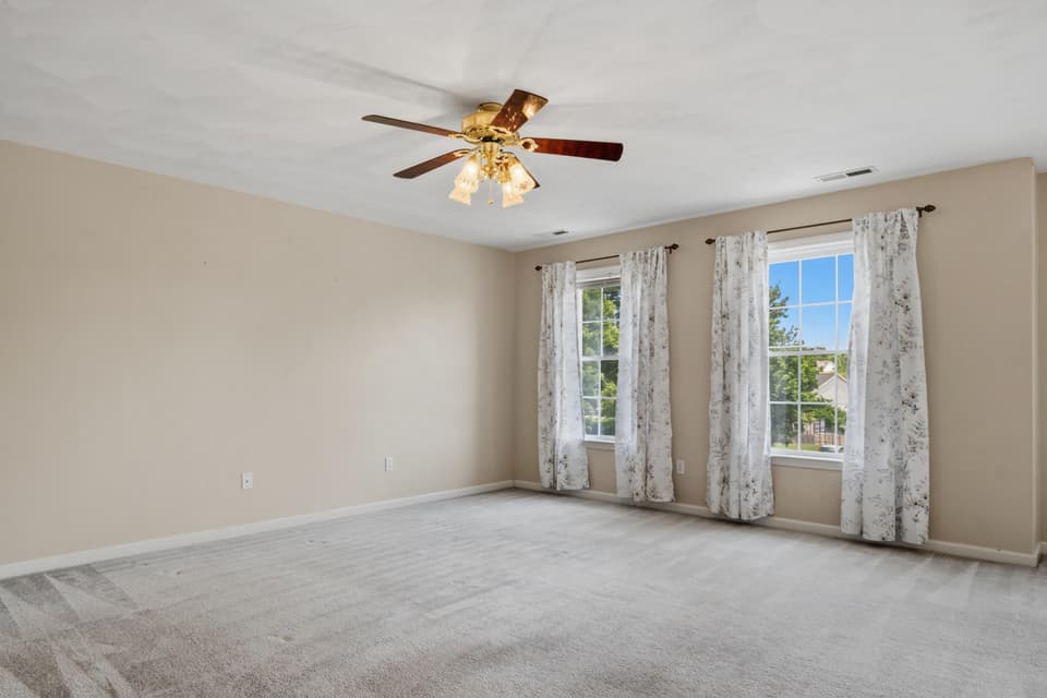 55 Sapphire Avenue, photo 26 of 40