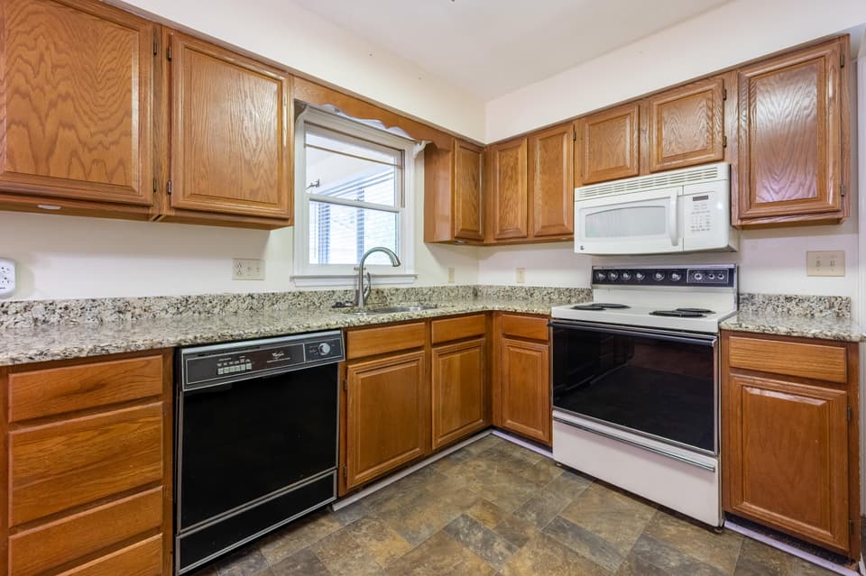420 Overhill Rd SE, photo 11 of 34