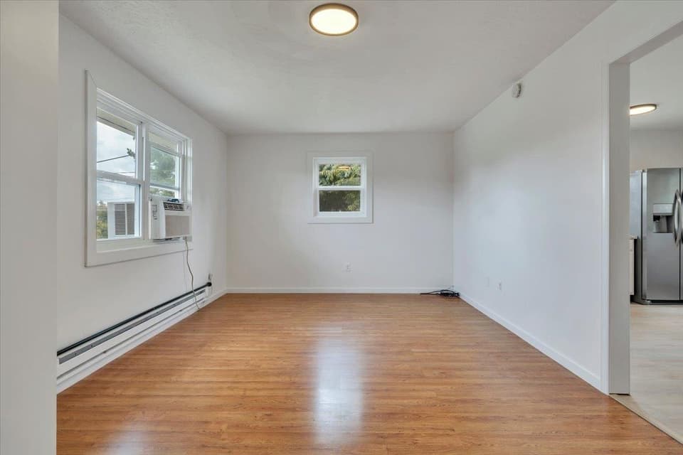 935 NE Depot Street NE, photo 3 of 26