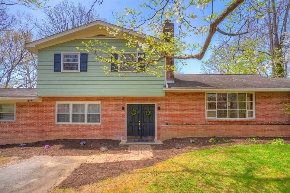 345 Overhill Road, photo 3 of 40
