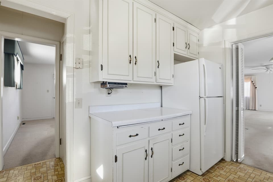 604 E Main Street, photo 14 of 40