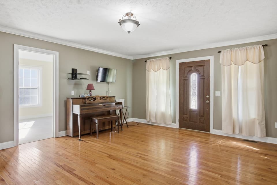 370 Robin Hood Drive, photo 25 of 40