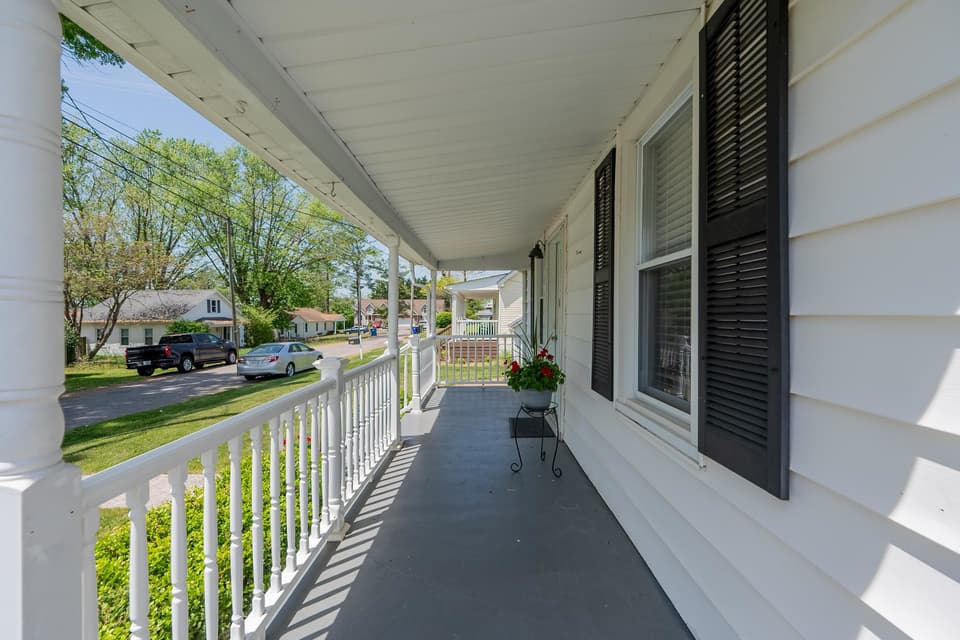 940 Forest Street, photo 7 of 40