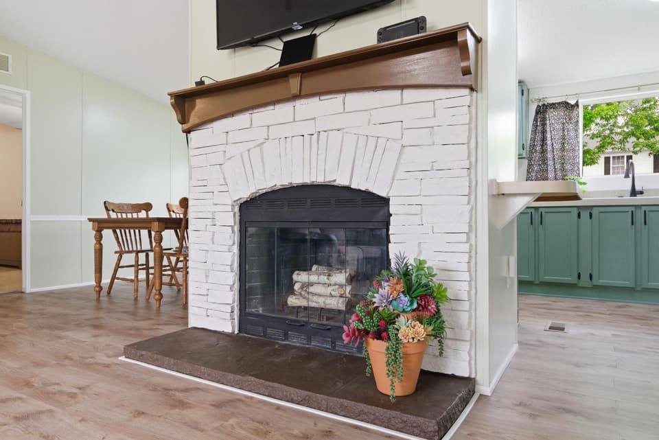670 Liberty Street NE, photo 9 of 38